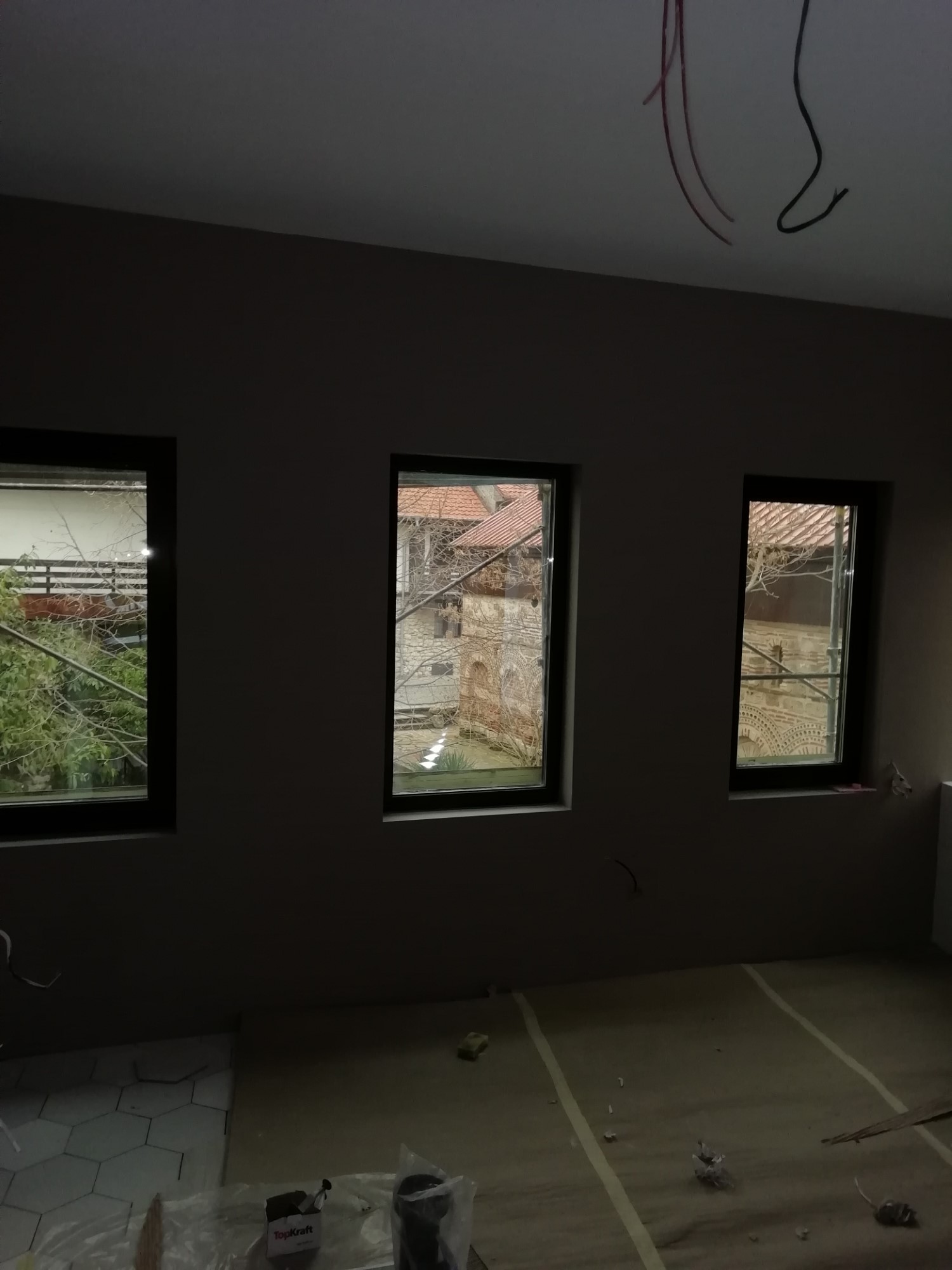 Уплътняване и регулиране на дограма